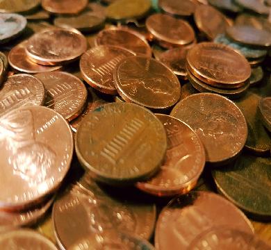 ترامب : يُوقف سك عملة "البنس" لتقليص التكاليف 